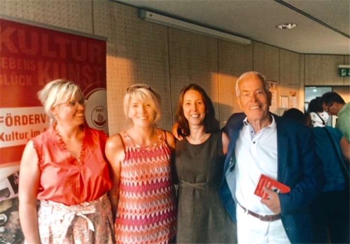 Für alle Menschen die Lust auf mehr (Selbst)Liebe, Versöhnung und Leichtigkeit in ihrem Leben haben.privat