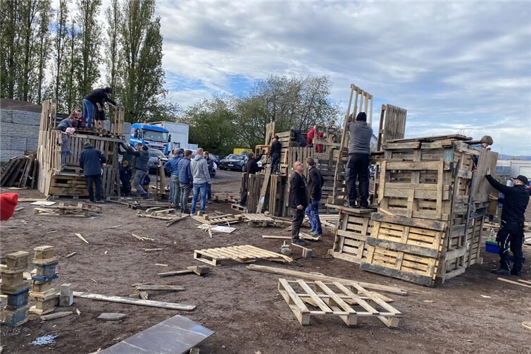 Für ausreichend Material, Werkzeug, Sicherheit und Verpflegung ist gesorgt.Foto: privat