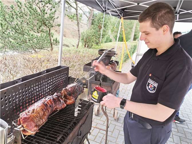 Für ausreichend Speis´ und Trank hatte die Volkesfelder Wehr bestens gesorgt.