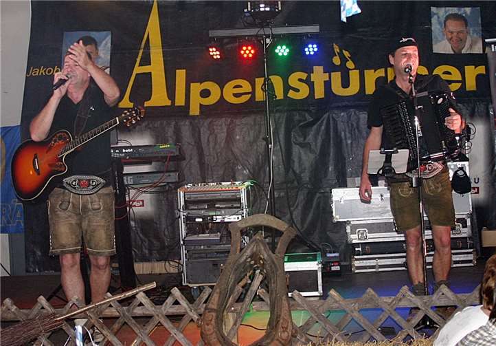 Für beste Oktoberfeststimmung sorgte die Kultband „Alpenstürmer“.