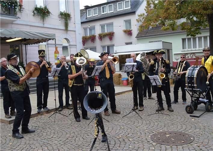 Für beste Stimmung sorgte musikalisch auch eine niederländische Joekskapell.
