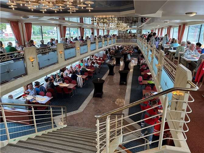 Für das Ambiente auf der „River Dream“ gab es von der Reisegruppe aus der VG Mendig nur Bestnoten.  Fotos: VG-Verwaltung Mendig/Stefan Pauly
