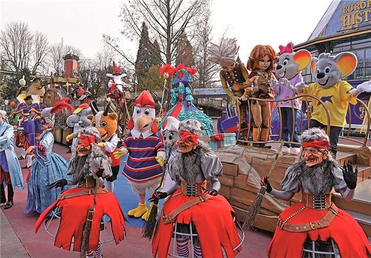 Für das Jubiläumjahr hat mein eine neue Parade einstudiert. Die Parade wird jeden Tag den Besuchern vorgeführt. Europa-Park