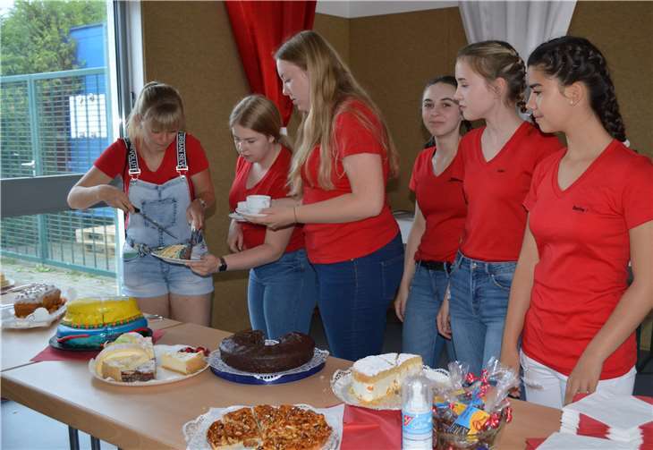 Für das Kuchenbuffet war der Nachwuchs zuständig.-AB-