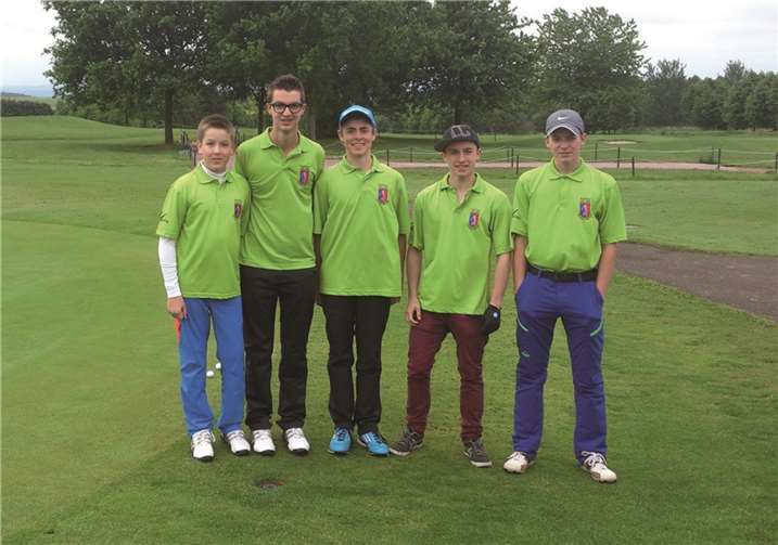 Für das MVCG-Golfteam waren am Start: (V. l) Maximilian Probst, Niclas Moser, Jannik Oster, Benedikt Renn und Justin Pauken.Privat