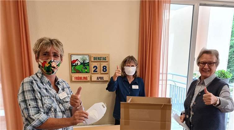 Für das Meckenheimer Johanniter-Stift stifteten die Grünen Damen und Herren Masken.Foto: Privat