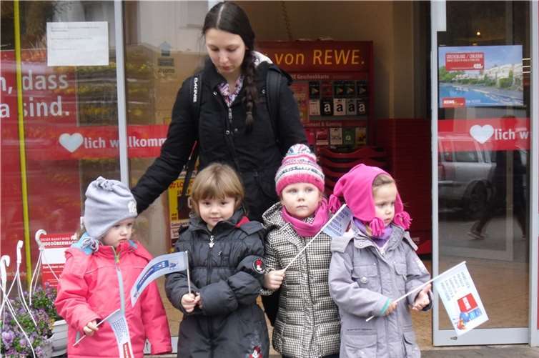 Für das Projekt „Zwergen kaufen ein“ fuhren die Kinder nach Niederzissen. privat