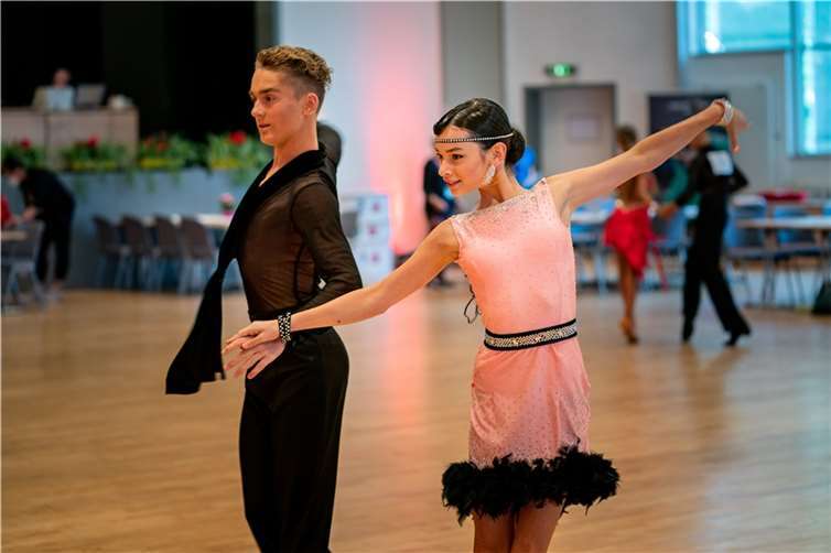 Für das TSZ Mittelrhein Koblenz ging die noch junge Zehn-Tänze-Paarkombination Adrian Schulz und Ana-Noelia Horch in der Jun II B Latein an den Start.Foto: privat