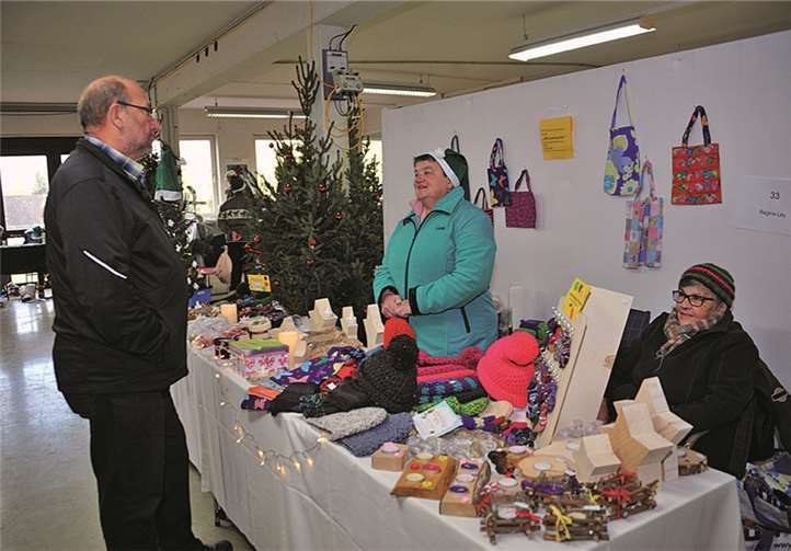Für das Weihnachtsfest gab es Handarbeiten und andere originelle Geschenke. RÜ