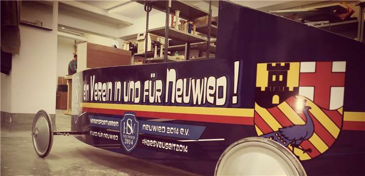 Für das bunte und auffällige Rennwagen-Design sorgen die Folierer von Werbetechnik Krüger.Foto: privat