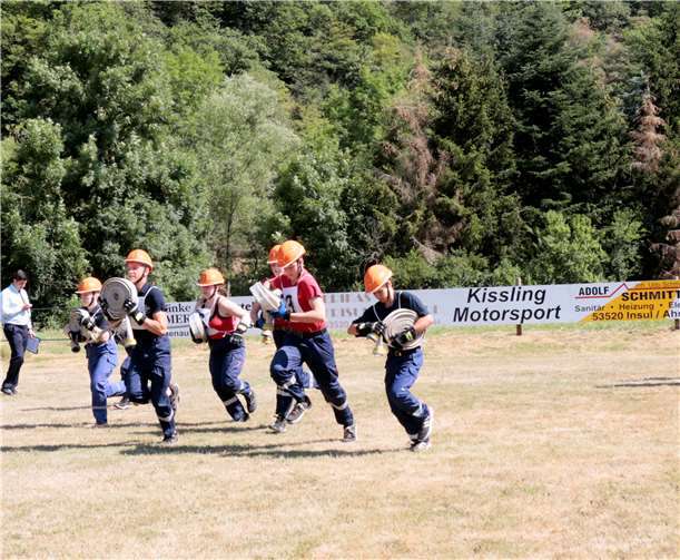 Für das erringen der Leistungsspange musste unter anderem eine Schlauchleitung auf Zeit verlegt werden.
