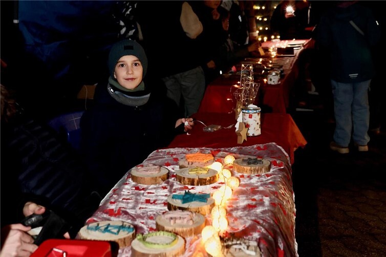 Für das leibliche Wohl war mit Waffel-, Würstchen- und Getränkeverkauf bestens gesorgt. Fotos: Michael Sexauer 