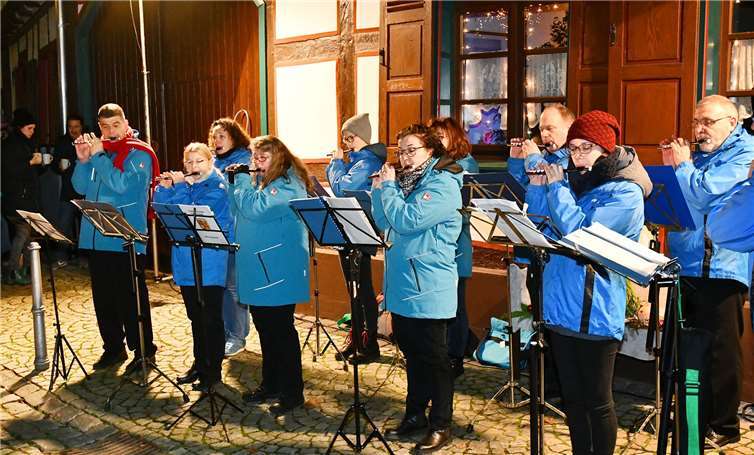 Für das musikalische Programm sorgten das Blasorchester Sankt Sebastianus unter der Leitung von Thomas Portugall und die Musikschule der blau-weißen Spielleute.Fotos: RASCH