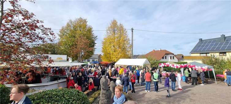 Für das traditionelle Wassenacher Kartoffelfest zeigte sich der Herbst am vergangenen Sonntag von seiner versöhnlichen Seite. Fotos: POE