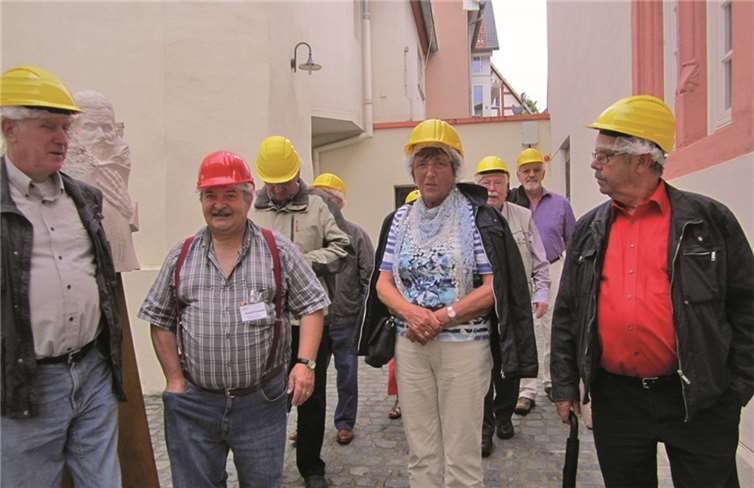 Für den Besuch des Kellerlabyrinthes war Schutzkleidung erforderlich.  privat