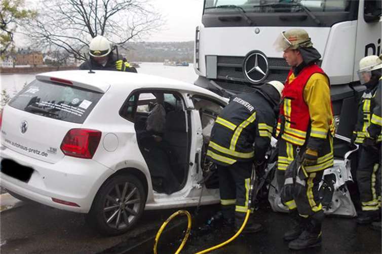 Für den Fahrer des VW-Polo kam jede Hilfe zu spät.