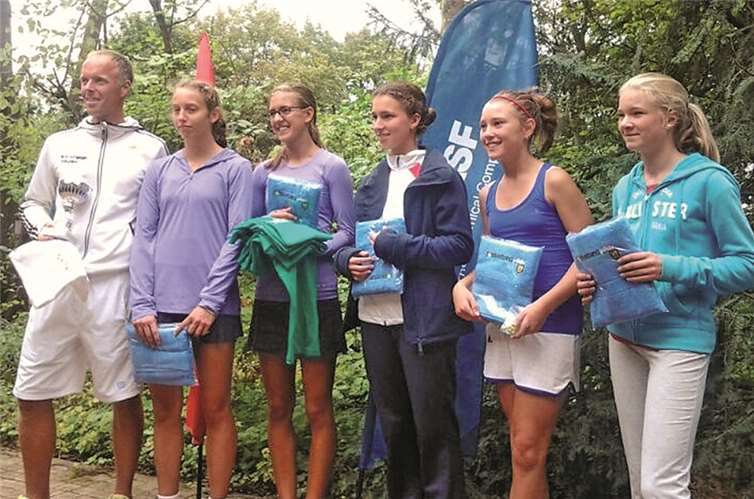 Für den HTC Bad Neuenahr spielten während der laufenden Saison: Alicia Maldonado, Gianna Martina, Emilia Feodorovoci, Marlene Kohlhaas, Michelle Schmitz, Katharina Raab, Laura Schmitz, Ivana Bublic und Linda Schwamborn. Privat