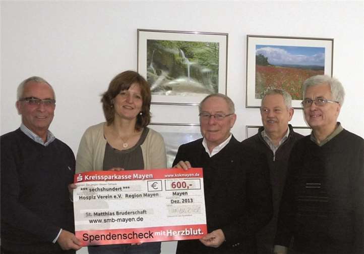 Für den Hospizverein der Region Mayen nahmen die Spende an (v.l.) Walter Klaes und Ursula Wolf von den Matthiasbrüdern Heinz Schäfer, Rudolf Haase und Dieter Preß. PRESS