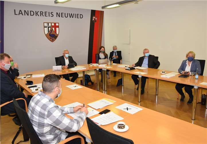 Für den Landkreis Neuwied nahmen die Verwaltungsspitze mit Landrat Achim Hallerbach, Kreisvorstand sowie die Delegierten für die Hauptversammlung des Landkreistags teil.