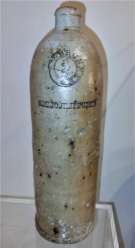 Krug aus frühem 19. Jahrhundert im Fokus Für den November wurde ein seltener Mineralwasserkrug des Tönissteiner Heilbrunnens aus dem frühen 19. Jahrhundert ausgewählt. Foto: privat