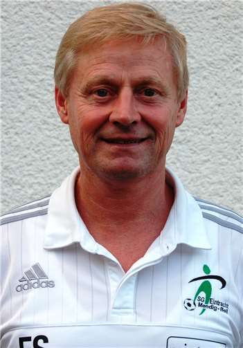 Für den Sportlichen Leiter Frank Schmitz ist der Klassenverbleib ein Muss.