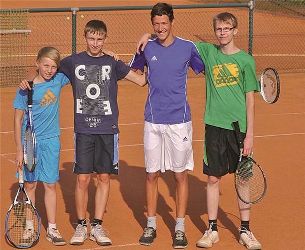 Für den TC Dohr schlugen auf: v.l.n.r. Philipp Behrens, Moritz Buchholz, Niklas Dehren und Philipp Buchholz.privat