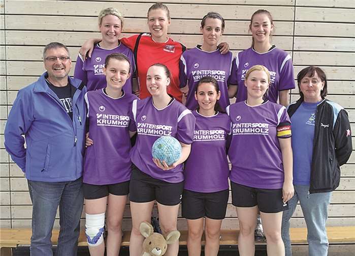 Für den TV Feldkirchen in Dittelbrunn waren: (Hinten v.l.) Daniela Frey, Katja Sallie, Laura Buchholz, Mercedes Hoffmann (Vorne) Trainer Gerd Jäger, Jacqueline Rünz, Marina Nußbaum, Luljeta Murseli, Veronika Haag, Trainerin Ingrid Wagler-Wolff. Privat