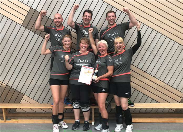 Für den TV Mülheim 2 spielten: v.l.n.r. Corinna Deis, Martina Topel, Monika Strauss, Helena Klein, h.l.n.r Jan Höfer, Rainer Köhl, Roman Ruff. privat