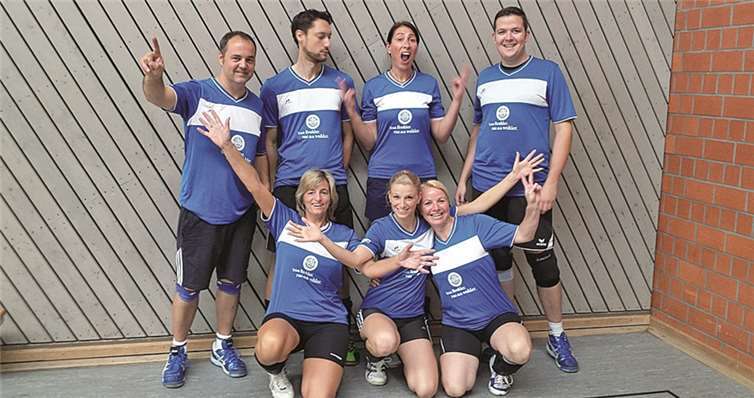 Für den TV Mülheim spielten: Christine E., Corinna A., Monika S., Julia S., Roman M., Andreas S. und Spielertrainer Andreas Topel privat