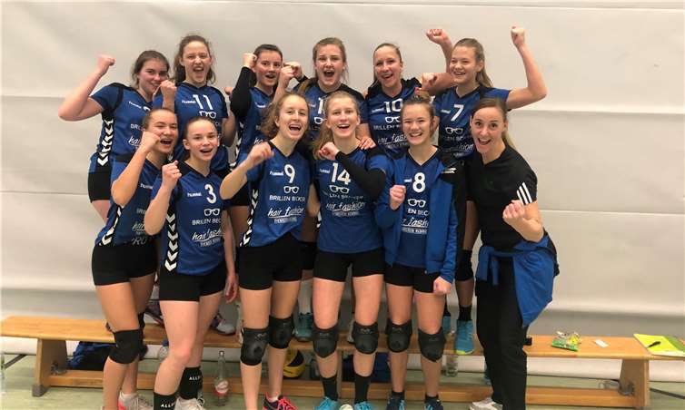 Für den VC Mendig spielten: (hinten v.li.) Magdalena Retterath, Anna Spurzem, Julia Dabrowski, Evelyne Braun, Anne Schultze, Elea Schlederer;(vorne v.li.) Lenja Fischer, René-Sophie Reuter, Lara Daub, Lisa Schultze, Lena Schultze, Trainerin Claudia Bach.Foto: privat