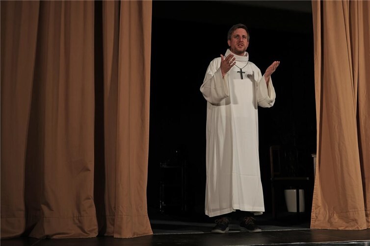 Für den Zuschauer blieb am Schluß offen: Konnte der Priesterseminarist seine Botschaft vor dem Papst sprechen?
