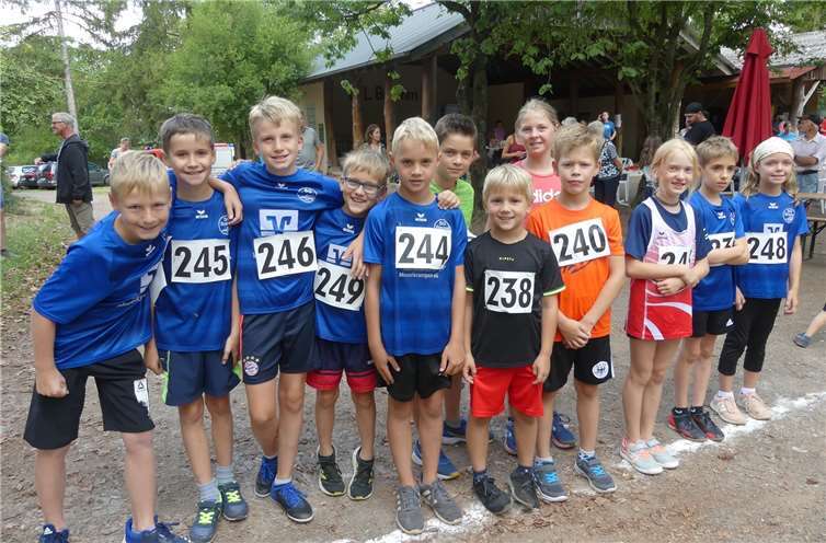 Für den guten Zweck beim Waldlaufzu starten machte auch dem Nachwuchs viel Spaß. Fotos: TE