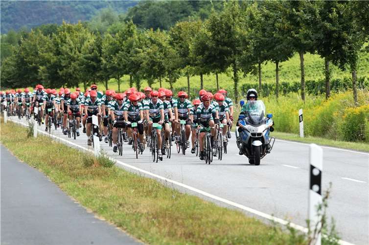 Die Hoffnung ist ein Fahrrad Für den guten Zweck unterwegs: Die Radler der VOR-TOUR.