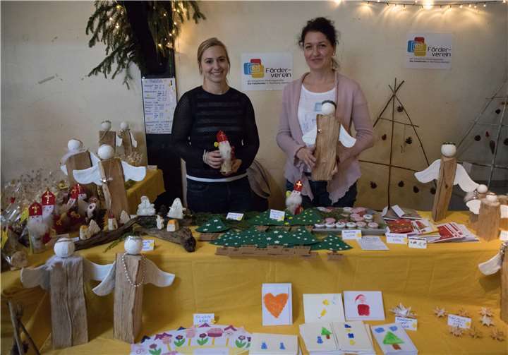 Für den ortsansässigen Kindergarten zeigten Ines Hansen und Frederike Ohrem die kunstvollen Werke der Kinder.