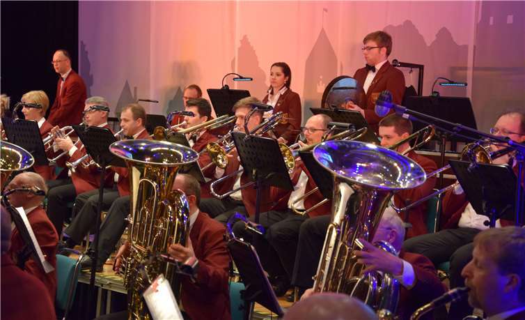 Für den richtigen Klang sorgte nicht zuletzt die starke Blechbläsergruppe des Andernacher Stadtorchesters. UBU