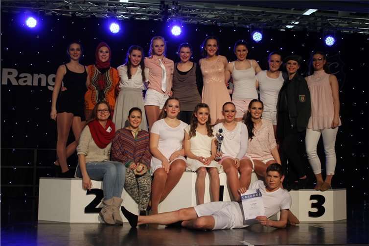 Für die 15 Mädels und den einzigen männlichen Mittänzer sollte der Wettkampf zu einer echten Standortbestimmung werden.