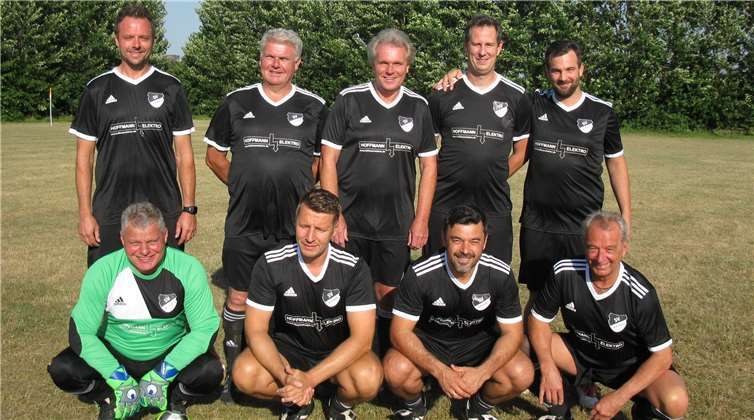 Für die AH SG Ellingen spielten: hinten v.l. Björn vom Berg, Bernd Kambeck, Jürgen Huth, Daniel Prassel und Thomas May. Vorne v.l.: Achim Rämer, Kai Flade, Danijel Ramljak und Rolf Kahler.Foto: SG-Ellingen/Bonefeld/W.