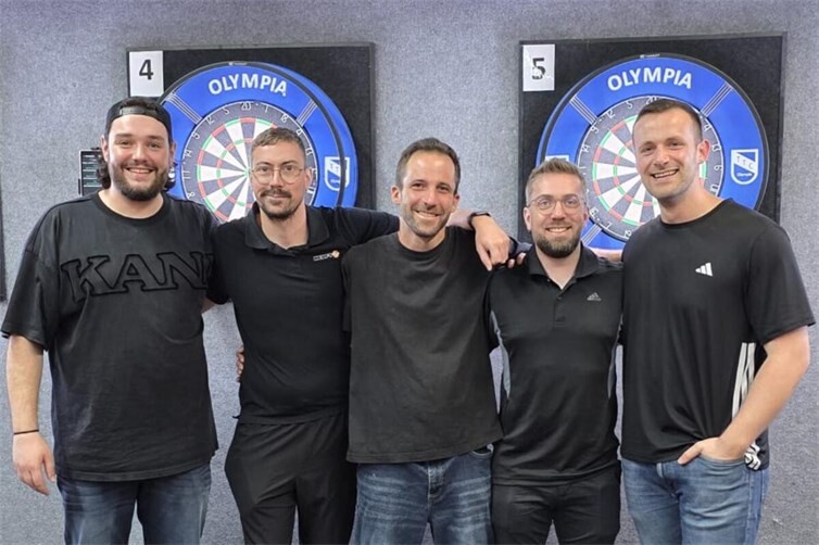 Für die Dartsabteilung des TuS Löhndorf im Einsatz: Erik Hansen, Andreas Feldhoff, Thomas Helbig, Jannik Fuchs und Jannik Dismon (v. l.)