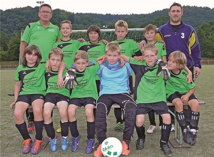 Für die E I der JSG Waldorf/Königsfeld spielten in dieser Saison: Samira Jakobs, Elias Greis (6 Tore), Florian Müller, Jakob Stockhausen, Jannis Breuer (25 Tore), Jonathan Roth (14 Tore), Marcel Breuer, Maximilian Gypser (4 Tore), Tobias Stein (3 Tore) und Jakob Breuer. Privat