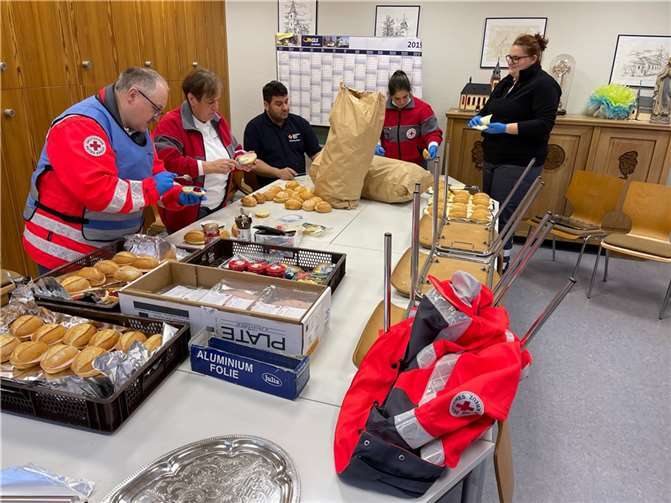 Für die Einsatzkräfte der Feuerwehr gab es Frühstück.Foto: privat