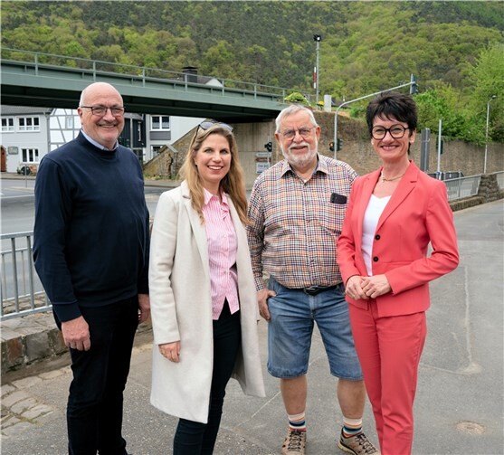 Für die Entwicklung eines Konzeptes für Generationenbüros im Kreis Ahrweiler : CDU-Kreistagsmitglieder Jürgen Schwarzmann, Natalie Baum, Udo Stratmann und Petra Schneider MdL (v.l.n.r.)  Foto:Michael Schneider