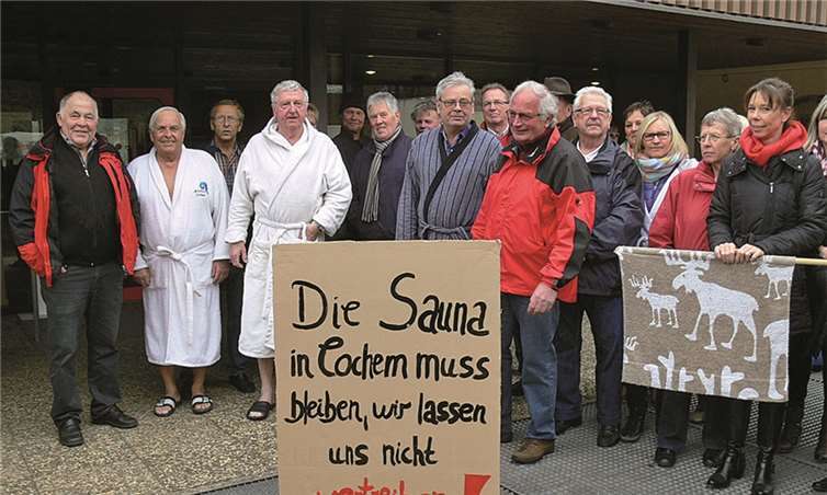 Für die Erhaltung ihres „Gesundheitstreffpunkts“ im Cochemer Freizeit-Zentrum gingen zahlreiche Bürger auf die Straße, um für ihre Belange und Interessen einzutreten. TE