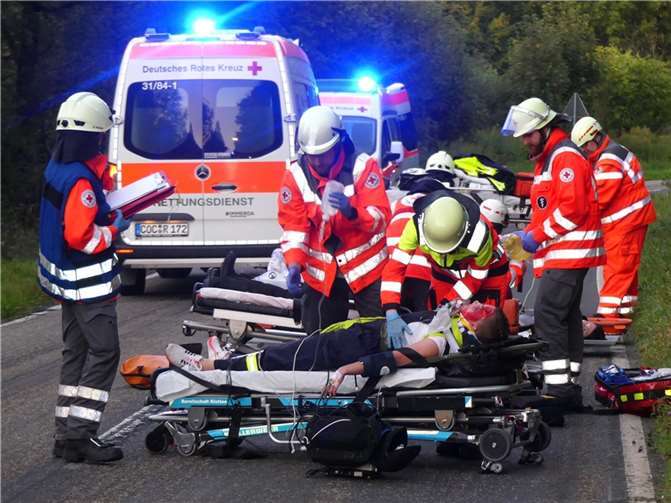 Für die Erstversorgung der Unfallopfer zeichneten DRK-Einsatzkräfte aus Cochem, Klotten, Ulmen, Bullay und Treis-Karden verantwortlich.