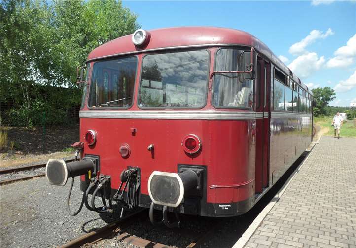 Für die Fahrt mit der Kasbachtalbahn wird ein Kostenbeitrag erhoben.  Privat