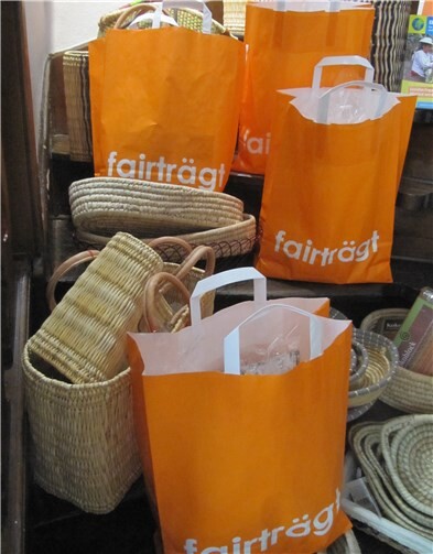 Für die Gewinner aus dem „Quiz Fairer Handel“, dass der Weltladen aus Anlass seines fünfjährigen Bestehens durchführte, stehen seit diesen Tagen im Weltladen die Tüten mit fair gehandelten Sachpreisen zum Abholen bereit.Weltladen Linz