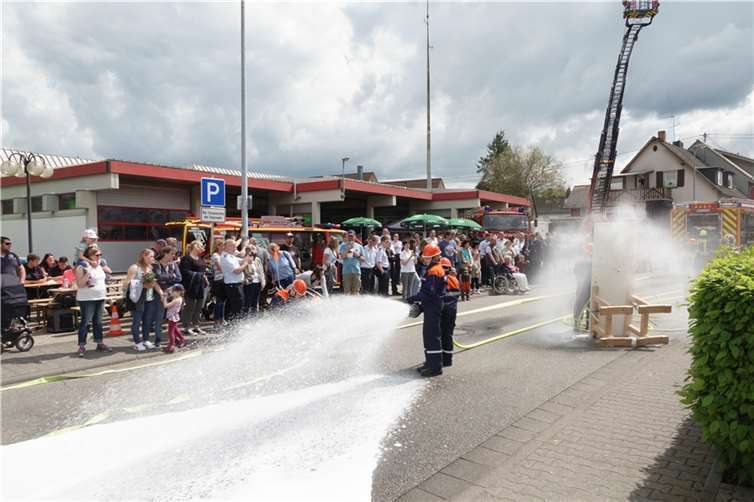 Für die Jugendfeuerwehr war es ein ganz besonderes Wochenende. Sie konnten in aller Öffentlichkeit zeigen, was sie bislang gelernt haben.