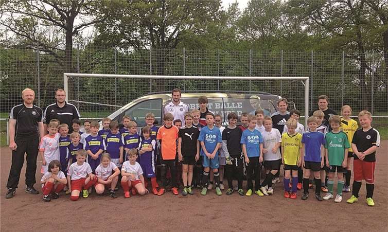 Für die Jugendtrainer des VfR Waldorf war die Begegnung mit den beiden DFB-Trainern lehr- und aufschlussreich. WK