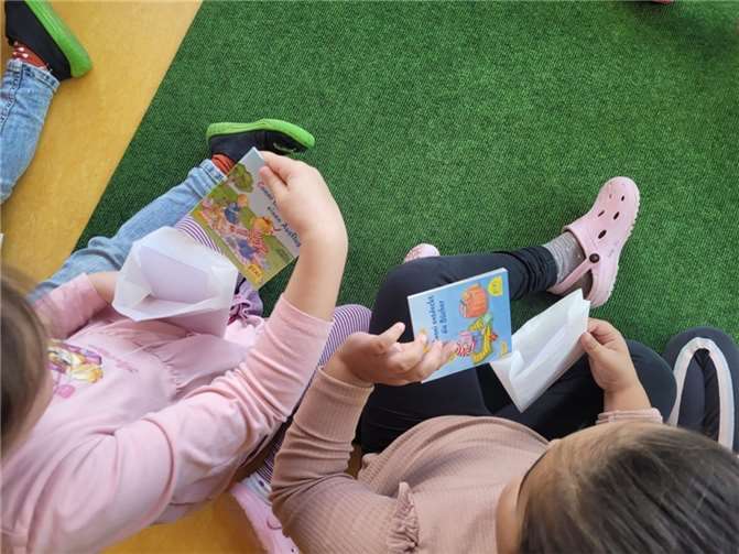 Für die Kider gab es ein Pixiebuch. Quelle: Förderverein Sterntaler e.V.