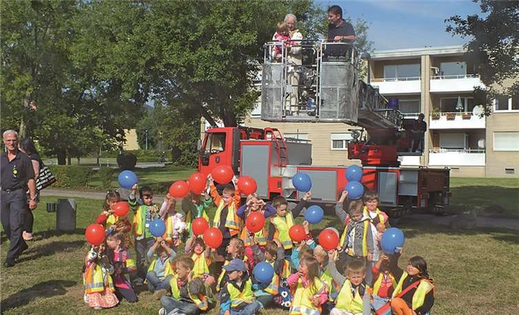 Für die Kinder war der Besuch der Feuerwehr ein besonderes Ereignis. privat