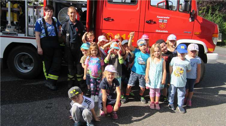 Für die Kinder war der Besuch derFeuerwehr eine interessante und aufregende Erfahrung. Fotos: privat